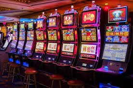Live roulette table with multilingual dealer